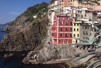 Anticipo d&#039;estate in Liguria, strutture ricettive piene ed anche le spiagge sono state affollate