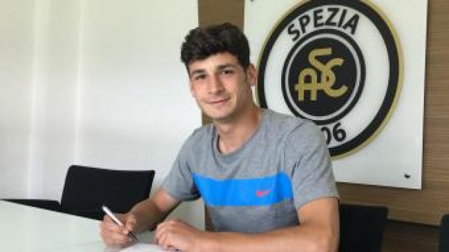 Luca Vignali firma il suo primo contratto da professionista: con le Aquile sino al 2019