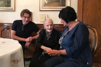 Il premio &quot;Una vita per il lavoro&quot; a Rosetta Tinfena, 103 anni