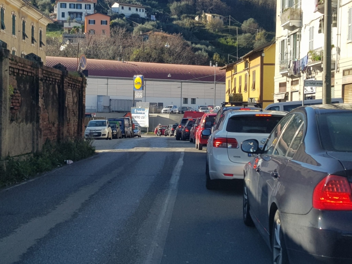 Galleria di Marinasco chiusa, traffico in tilt