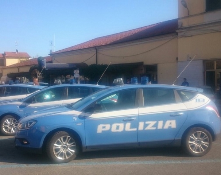 Controlli della Polizia a Sarzana: due denunciati a piede libero