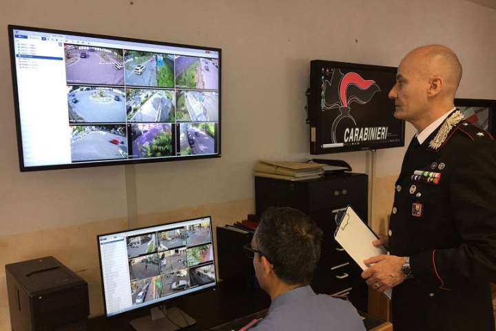 La centrale operativa dei Carabinieri collegata al sistema di videosorveglianza cittadino