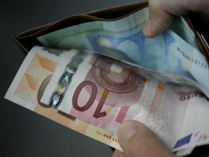 Donna derubata del suo portafoglio: il danno è di oltre 1000 euro