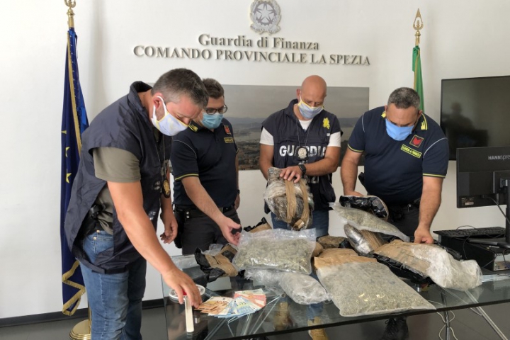 Arrestato trafficante di droga a Marinella di Sarzana: sequestrati 6 chili di marijuana