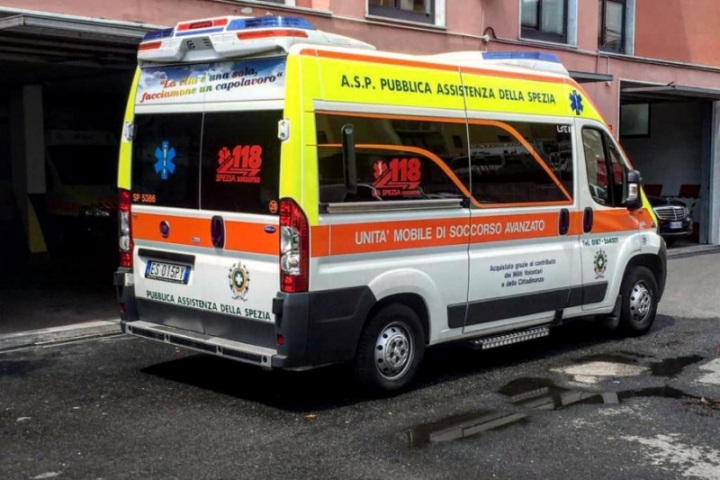 Un&#039;ambulanza della Pubblica Assistenza della Spezia