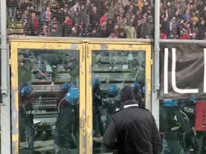 Scontri Spezia-Livorno, 23 ultras denunciati. Il questore: “Vigliacchi”