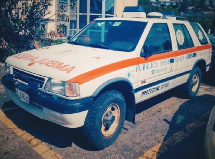 Una ambulanza, medicinali e offerte per il Senegal