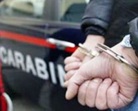 Spacciava droga a dei minorenni, arrestato dai carabinieri