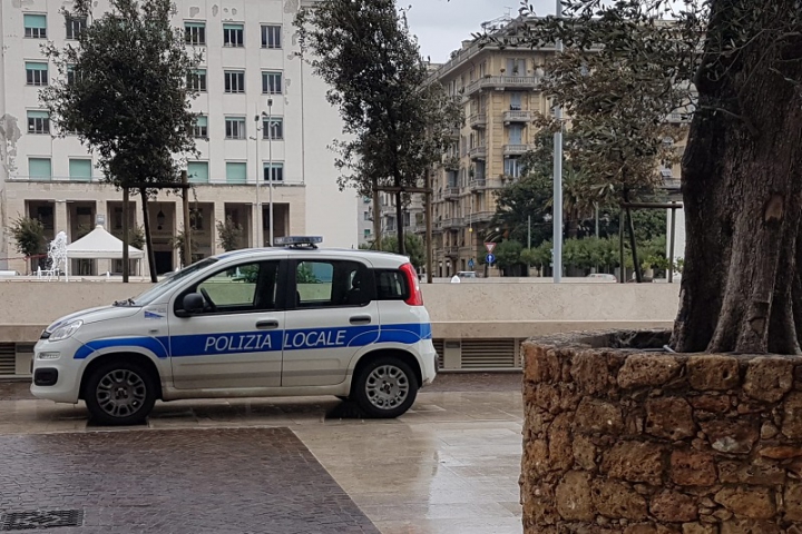 Polizia Locale in azione: scovate cinque persone alla guida senza patente