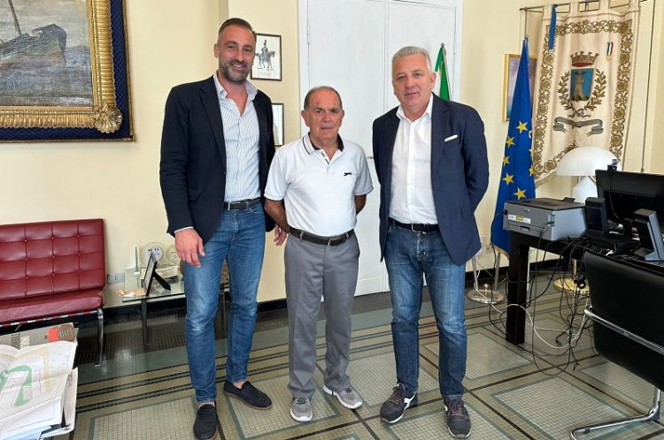 Il sindaco Peracchini e l&#039;Assessore Brogi incontrano Giancarlo Guani in occasione della sua vittoria del premio letterario Dino Campana