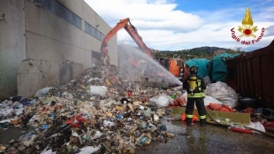 Incendio nell&#039;impianto di smaltimento rifiuti Ferdeghini