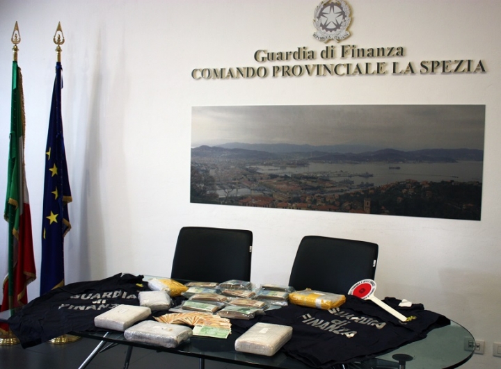 Fermati tre trafficanti di droga, sotto sequestro 7kg di cocaina e 200mila euro (foto)