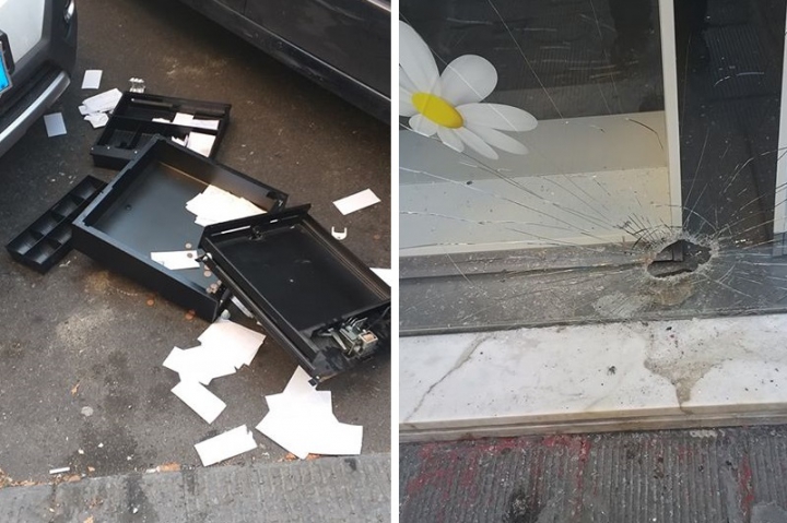 Una vetrina infranta e un registratore di cassa abbandonato in strada