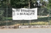 Un cartellone di protesta contro il Biodigestore
