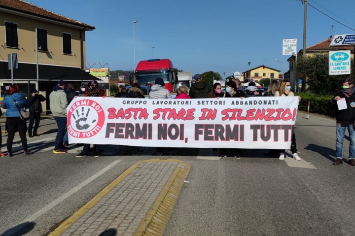 Sarzana: ristoratori e commercianti bloccano il traffico sull&#039;Aurelia