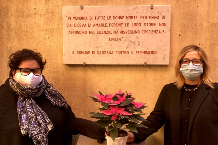 Daniela Delucchi (a sinistra) e il sindaco Cristina Ponzanelli