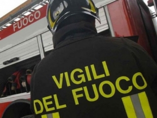 Incendio in via Napoli, evacuate sei persone da un condominio