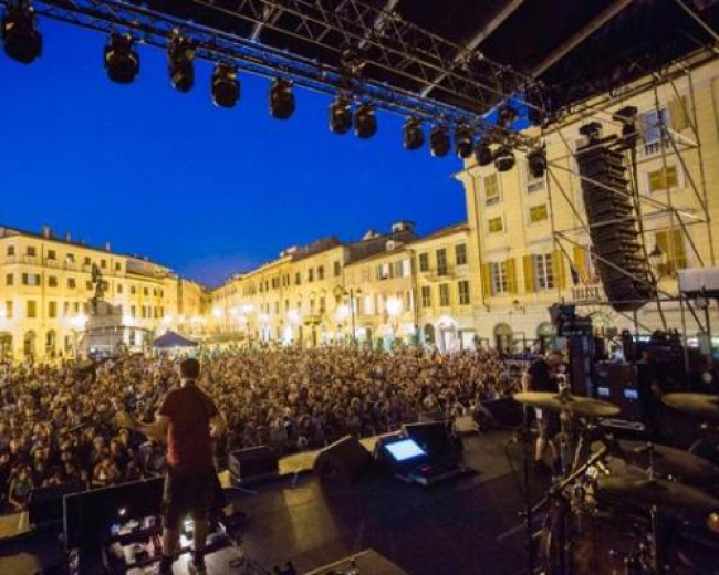Sarzana Sound: in tremila ieri sera al concerto dei Subsonica in piazza Matteotti