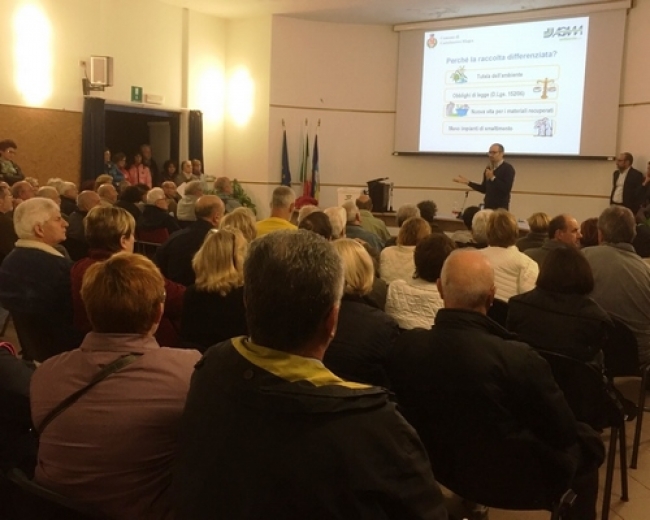 Castelnuovo Magra si prepara per il &quot;porta a porta&quot;, quasi 500 persone alla prima assemblea informativa