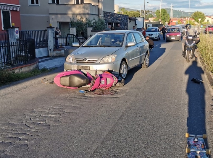 Incidente a Sarzana, moto contro auto