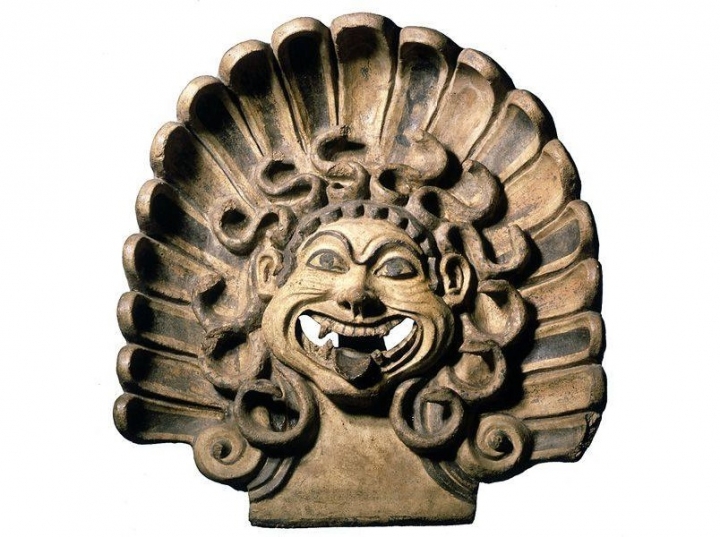 Museoland, archeologia in maschera con il volto della Gorgone