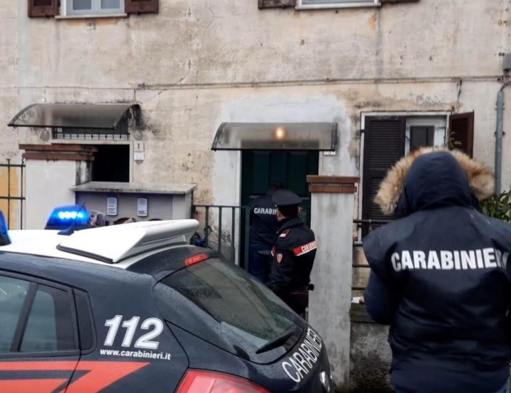La casa dello spaccio nel cuore di Sarzana, tre arresti