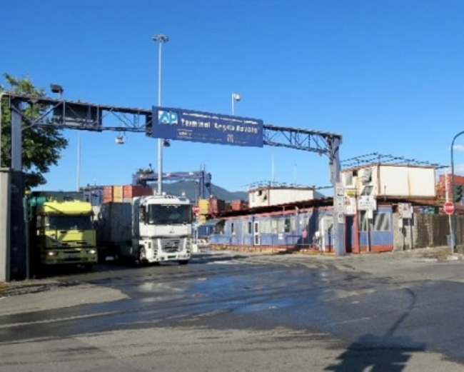 Porto, i sindacati: &quot;Nessuna contrapposizione tra lavoratori portuali e autotrasporto. La trattativa è a favore di tutti&quot;