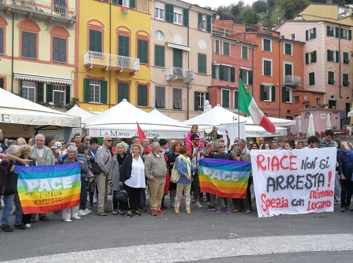 Lerici, oltre 200 persone alla “Camminata in solidarietà al Sindaco Mimmo Lucano” (videointerviste)