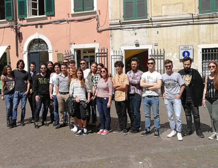 I giovani di “Sarzana per Sarzana” in Piazza Calandrini con il primo “Sarzanastock”