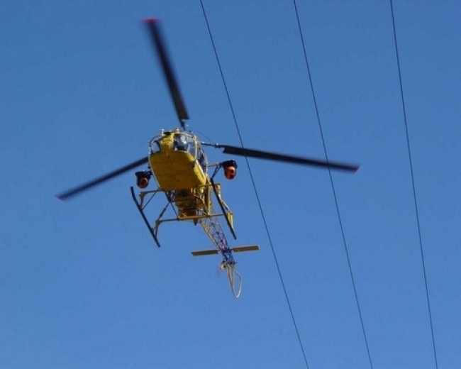 Lunigiana, ENEL controlla le linee elettriche in elicottero