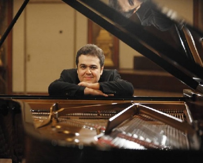 Concerti a Teatro porta alla Spezia il pianista di fama internazionale Arcadi Volodos