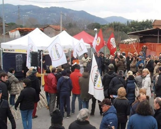 Protesta del M5S a Saliceti: &quot;No alla spazzatura di Genova&quot;
