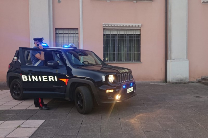 Per mesi picchia e minaccia la moglie, 50enne arrestato dai Carabinieri