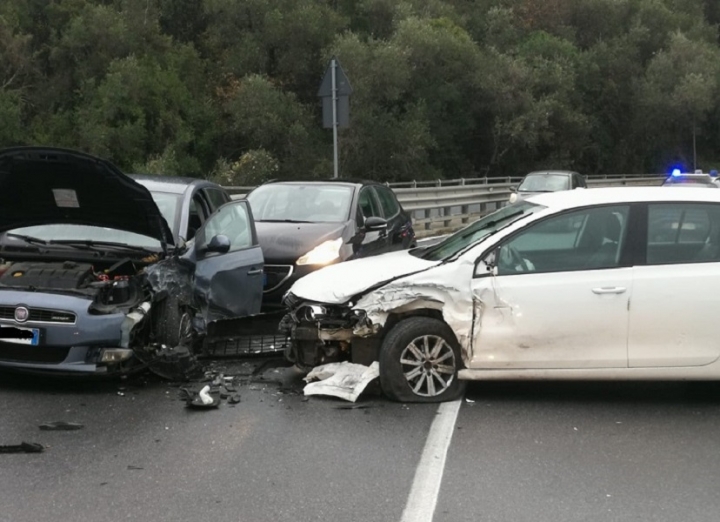 Incidente sul ponte di Bagnola tra Lerici e San Terenzo, strada chiusa (Foto)