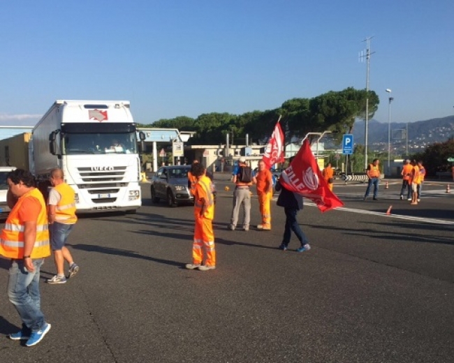 Mobilitazione dei lavoratori ABC: oggi il blocco del casello di Santo Stefano, lunedì a Roma l&#039;incontro al Ministero