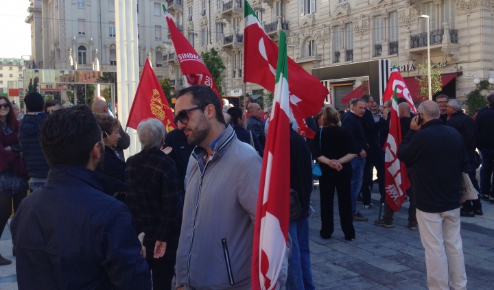 I sindacati in piazza alla Spezia