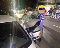 Scontro tra una Vespa e un&#039;auto in Viale Italia, un ferito grave (foto)