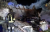 Due auto in fiamme, i Vigili del Fuoco evitano che bruci anche una casa