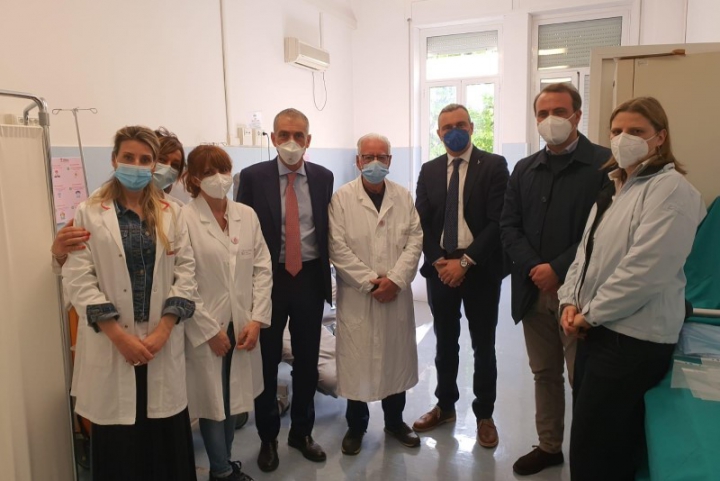 Covid, Sottosegretario Costa e On. Viviani in visita all&#039;hub vaccinale di Levanto