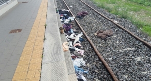 Degrado e rifiuti alla stazione di Sarzana (foto)