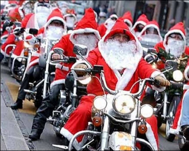Babbo Natale arriva nei quartieri della Spezia... in moto