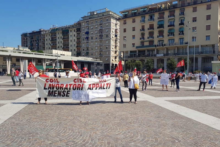 Presidio dei lavoratori delle mense, piazza Europa