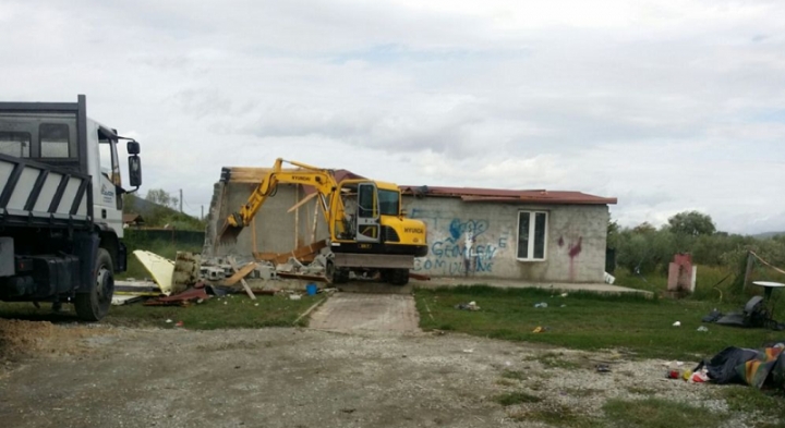 Campo nomadi a Castelnuovo, roulotte al posto della case abusive demolite?
