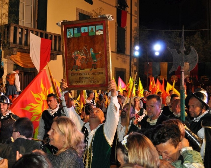 Fivizzano, il quartiere di Montechiaro vince la “Disfida degli Arcieri&quot; (foto)