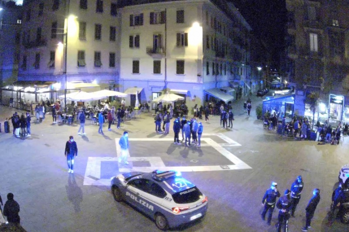 I controlli anti-Covid in piazzetta del Bastione alla Spezia
