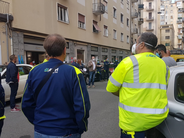 Presidio dei lavoratori in via Picco, Iren risponde ai sindacati