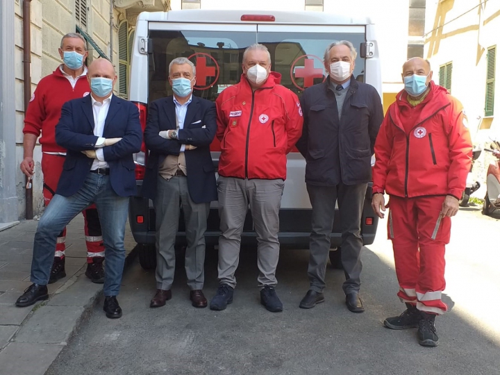 La Croce Rossa consegna alle aziende 25 mila mascherine prenotate da Confindustria