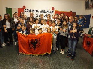 Una scuola per i bimbi albanesi, ieri l&#039;inaugurazione