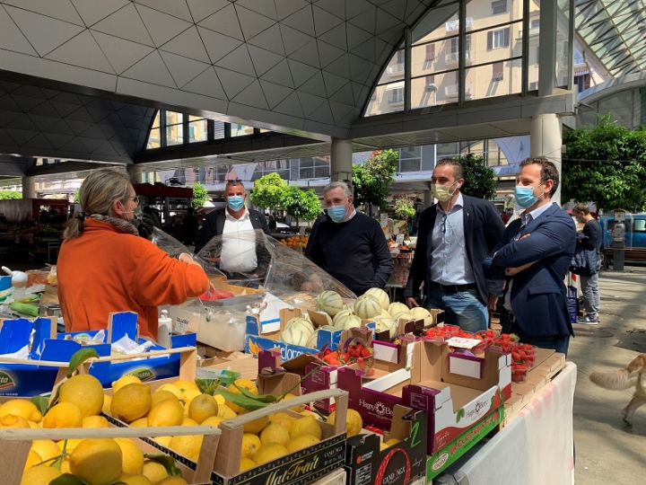 Mascherine obbligatorie nel mercato di Piazza Cavour sino alla fine dell&#039;emergenza