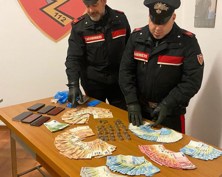 Lotta alla droga: due pusher arrestati dai carabinieri di Sarzana